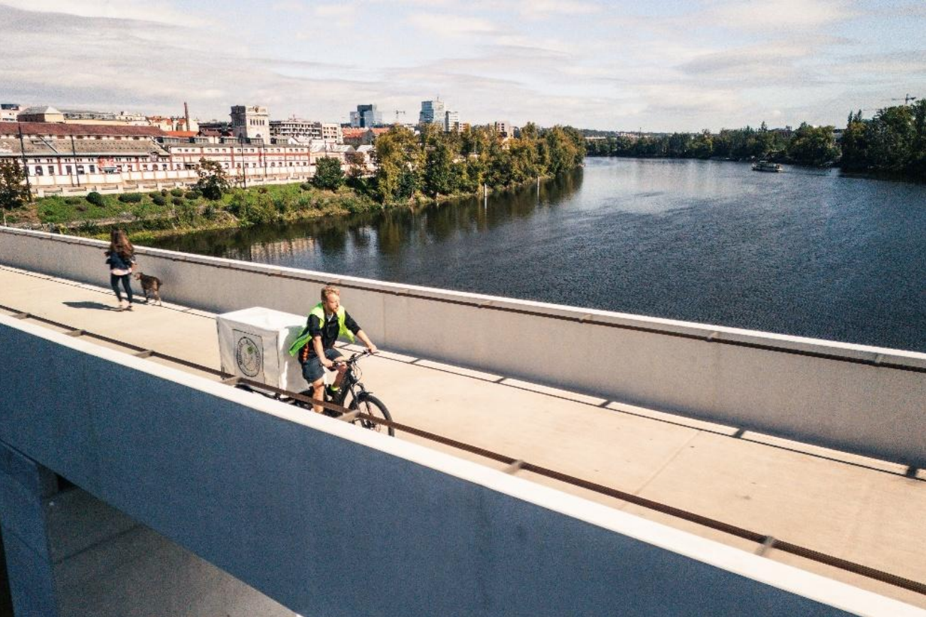 Person delivering parcels in Prague