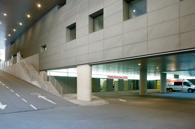 Hospital parking lot and emergencies entrance floor