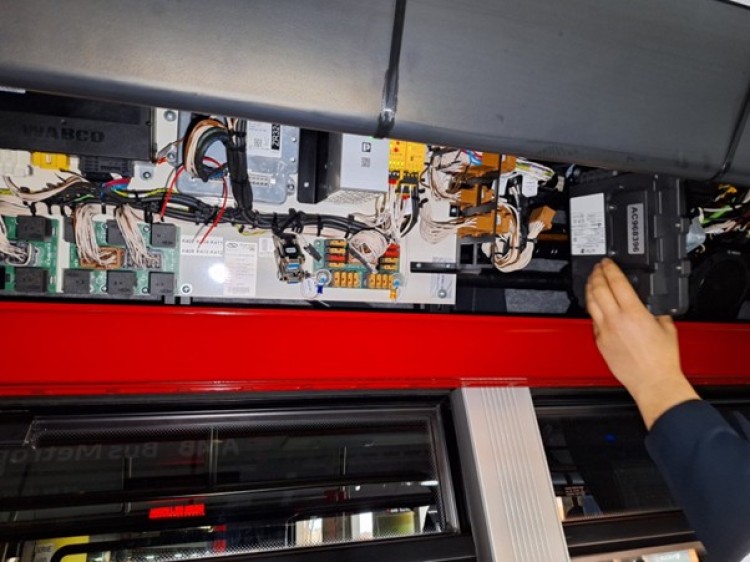 Connecting the analytics system to the bus