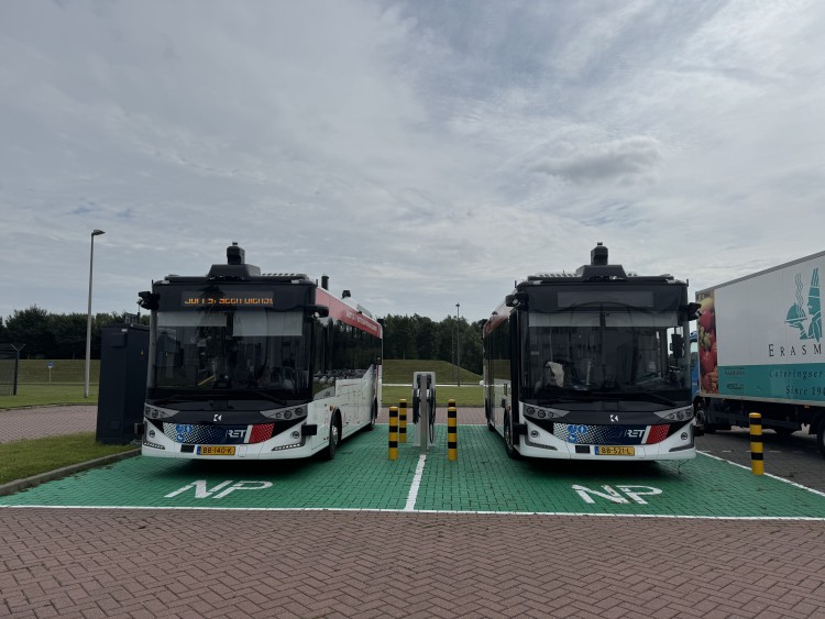 Autonomous buses recharging