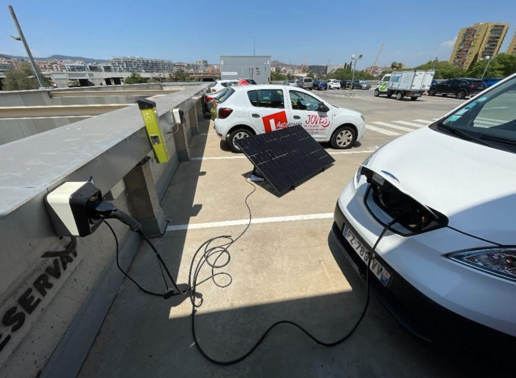 Smart charging of an electric vehicle with a solar panel