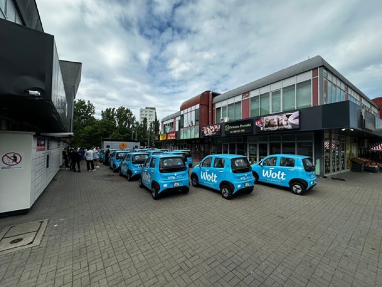 Electric vehicles doing last mile diveries in Warsaw