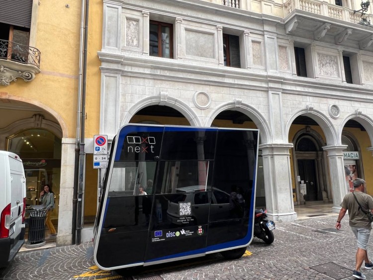 Modular electric vehicle with integrated mobile parcel lockers (ePods) demonstrated in the Padua Living Lab for sustainable last-mile deliveries.