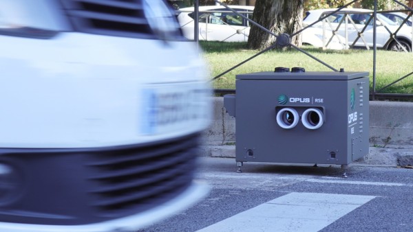 OPUS machine analysing exhaust emissions from the vehicles