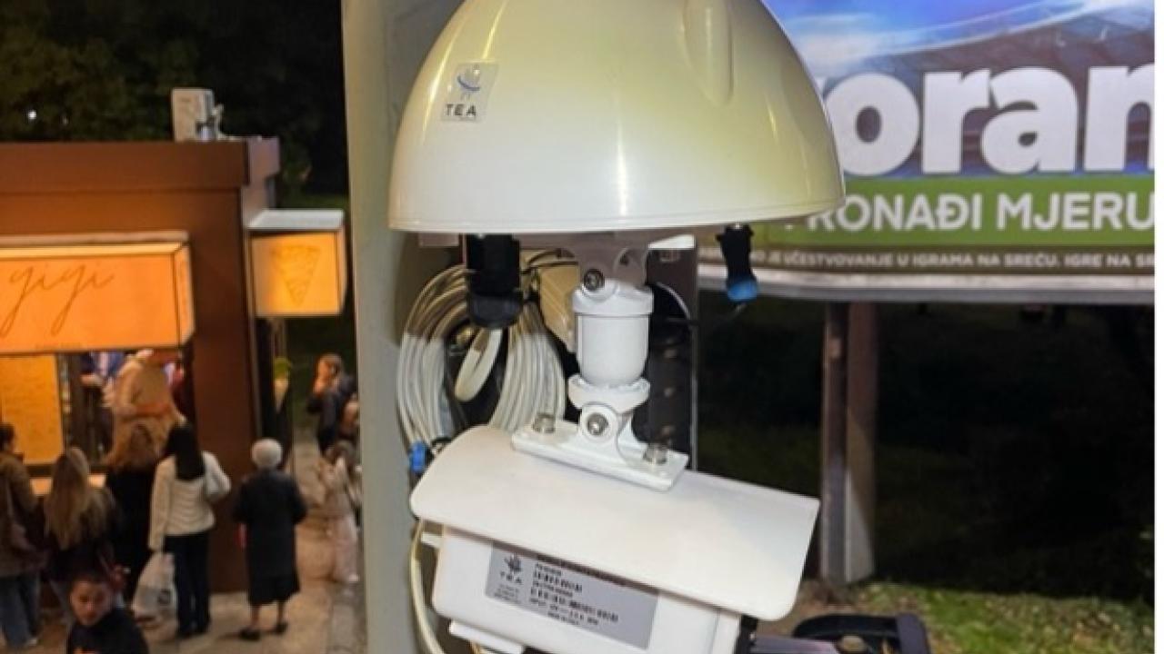 airqino with traffic camera