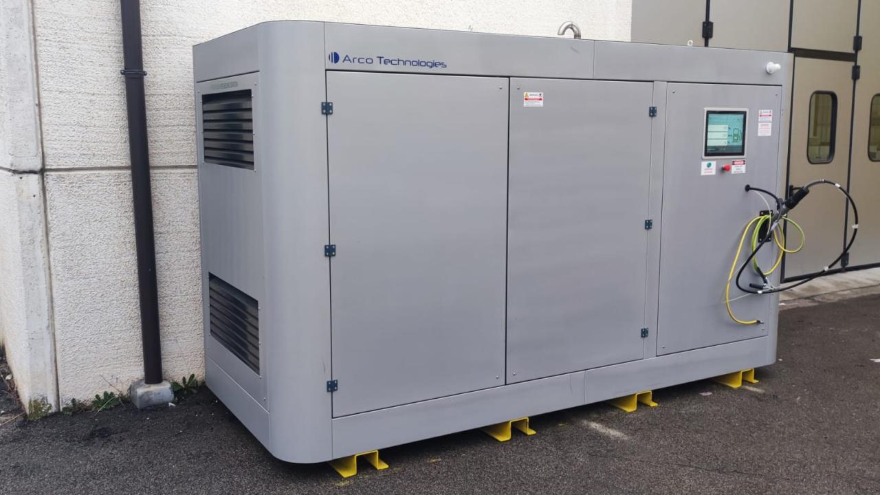 light hydrogen refilling station in Bologna