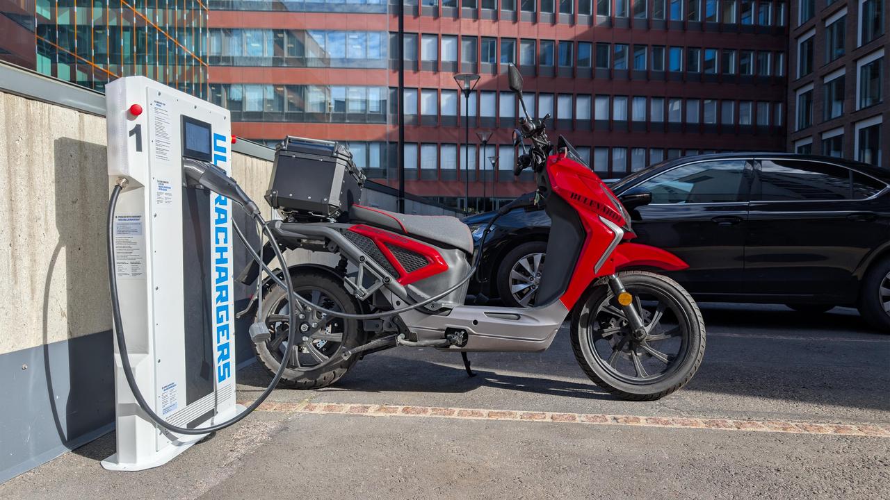 Fast charging station for LEV fleets