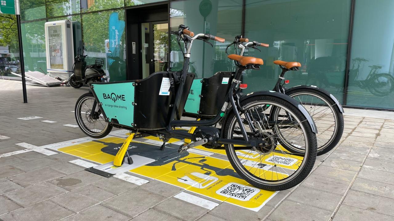 Cargo bikes at TILER Charging Tiles at Shell mobility hub Rotterdam
